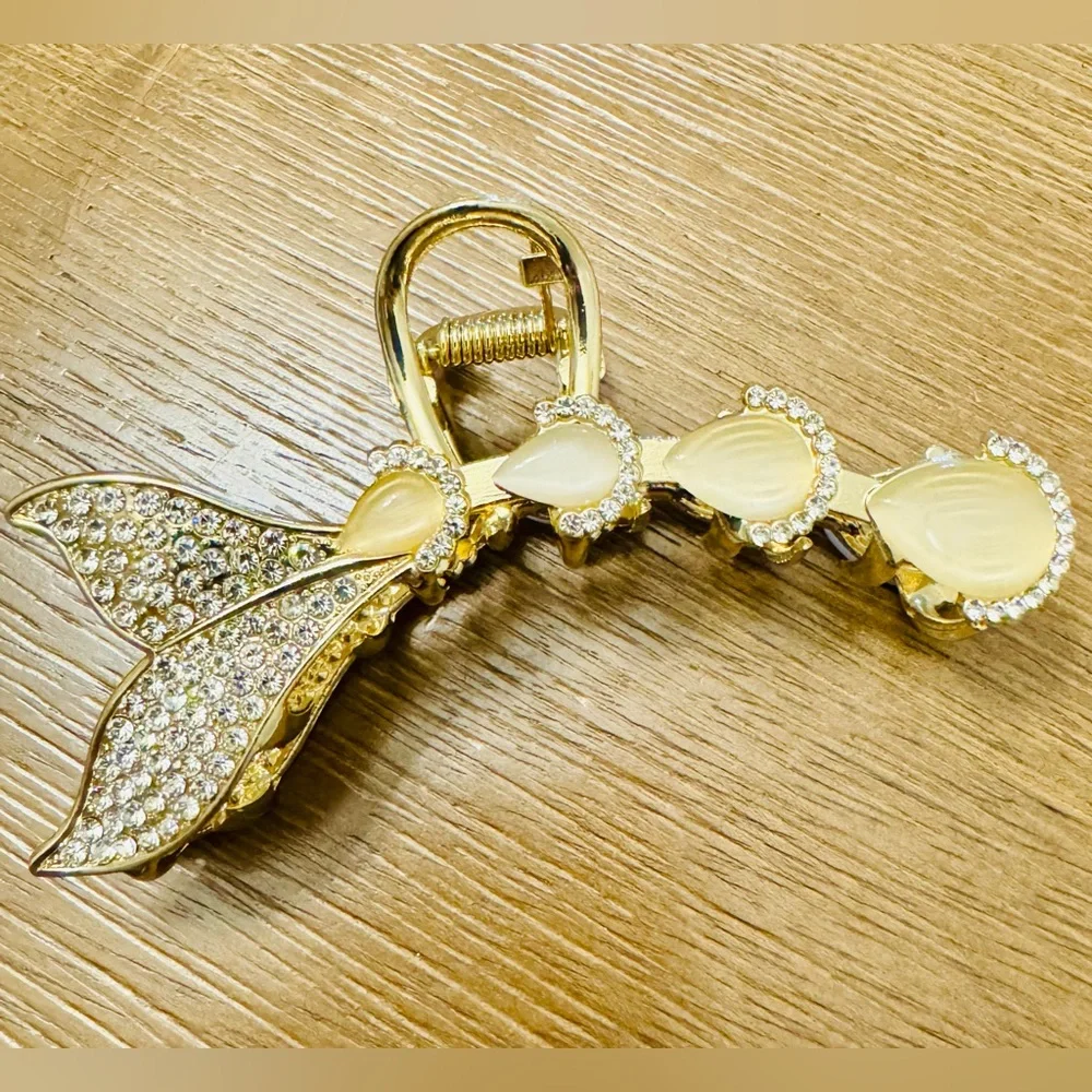 Ipetboom. 1 fish tail shaped hair clip, fashionable hair clip for women 1 piece.